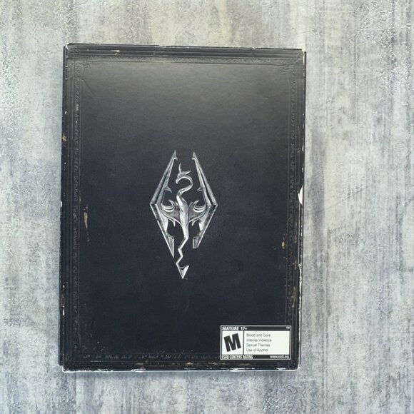 The Elder Scrolls V Skyrim Collectors Edition Xbox 360 Complete w Map Manual CIB - Picture 10 of 12